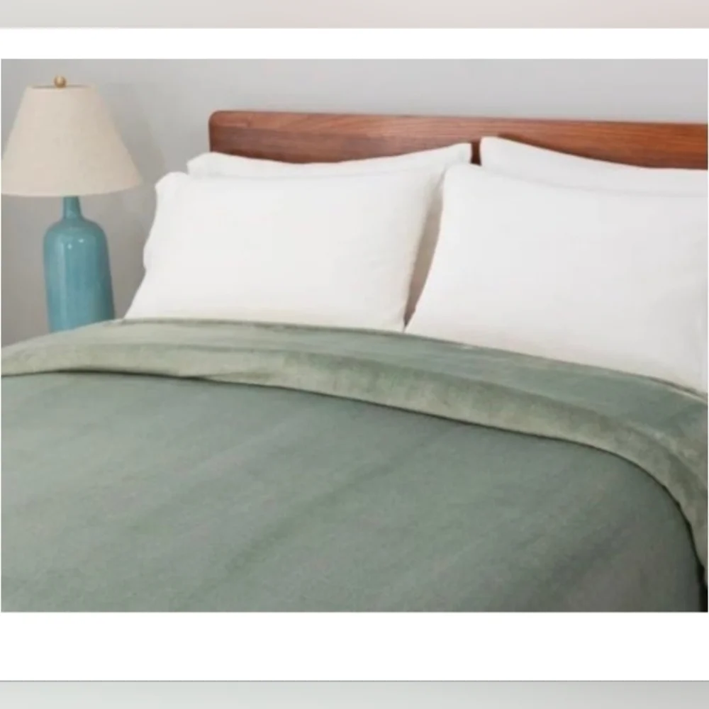 Berkshire Blanket & Home Co. Extra Plush |Queen | 249 cm x 234 cm |98 in. x 92in
